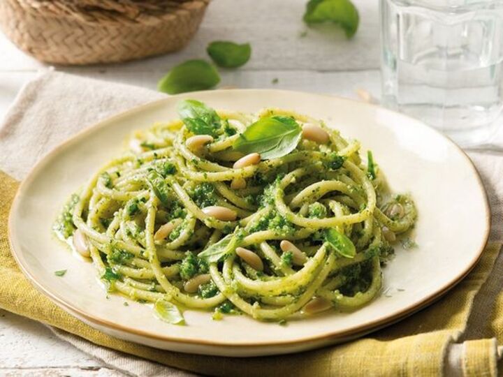 Pasta con Pesto alla Genovese thường được thưởng thức ngay sau khi nấu xong