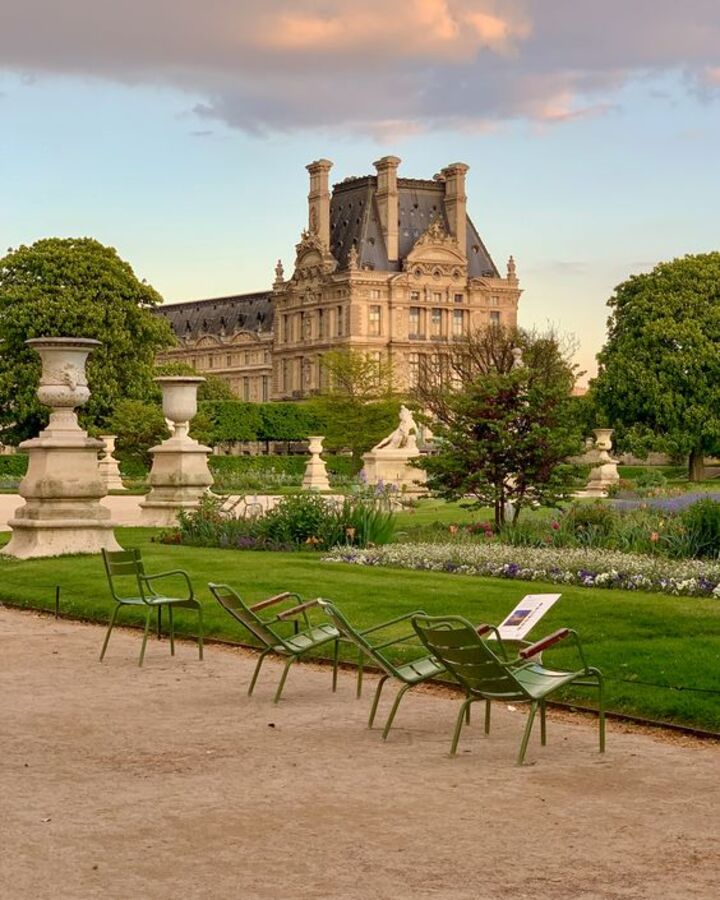 Jardin des Tuileries l&agrave; một trong những khu vườn nổi tiếng v&agrave; đẹp nhất tại Paris