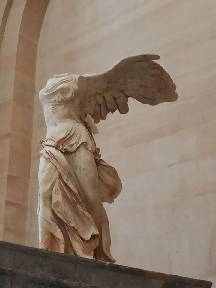 Tượng n&agrave;y thể hiện sự thắng lợi v&agrave; vinh quang, đặc biệt l&agrave; trong chiến thắng biển