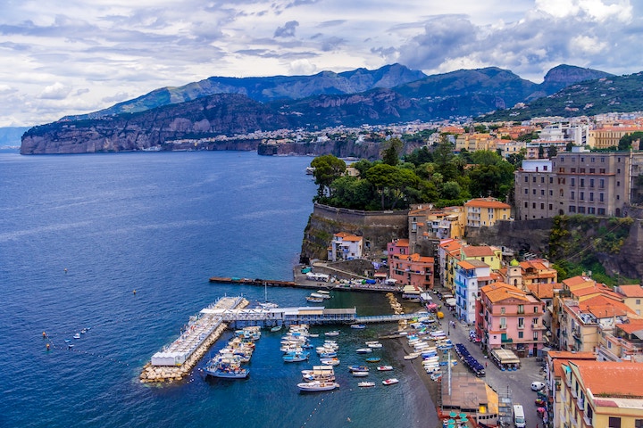 C&oacute; thể di chuyển bằng thuyền từ Sorrento