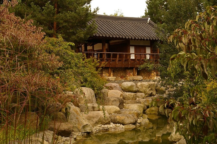 Khu vườn H&agrave;n Quốc ở Gardens of the World