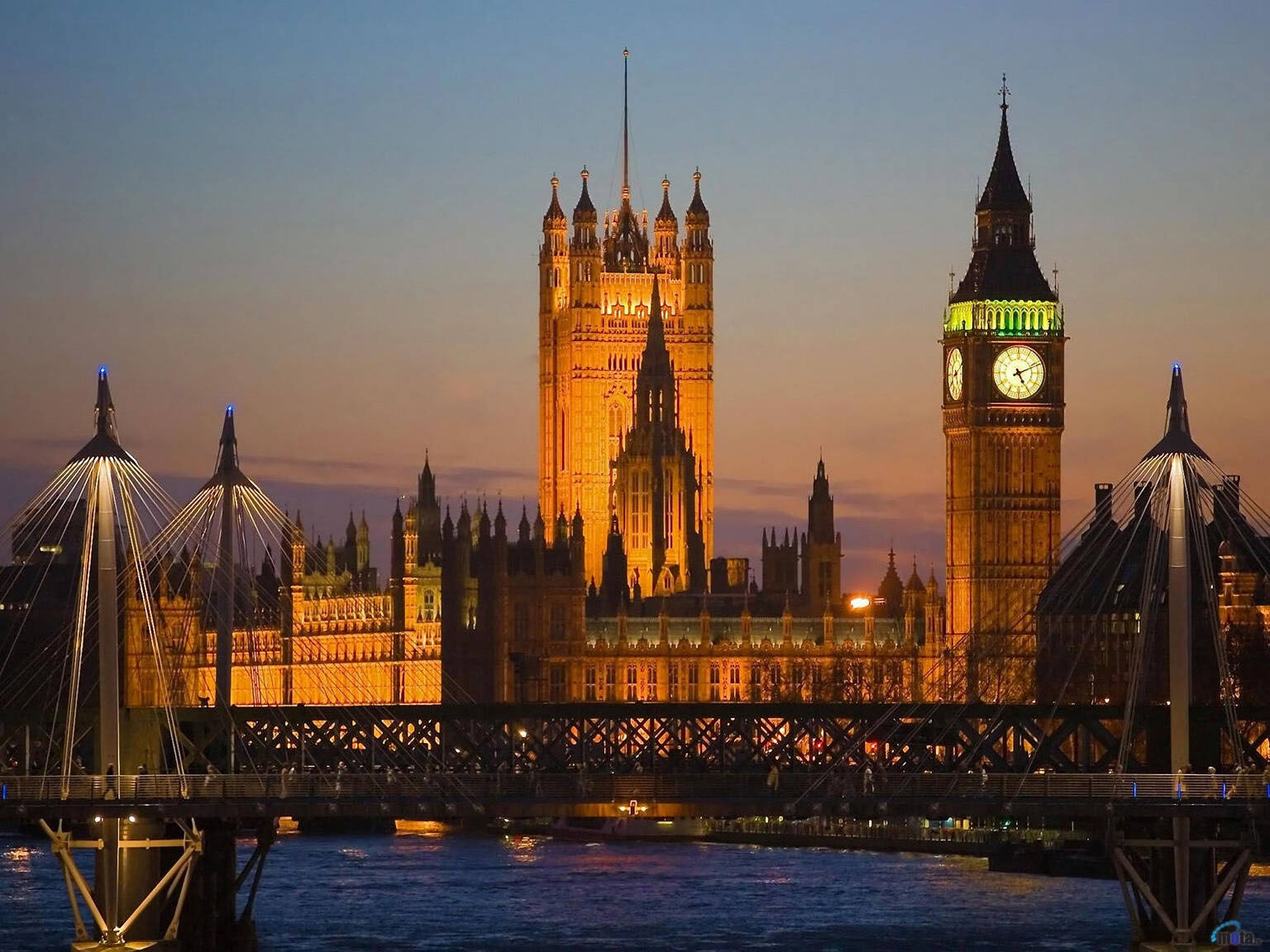 Cung điện Westminster bên cạnh Big Ben