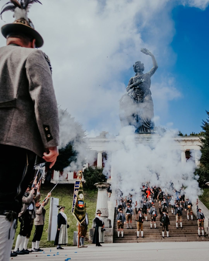 Lễ hội được tổ chức lần đầu tiên như một phần của đám cưới hoàng gia