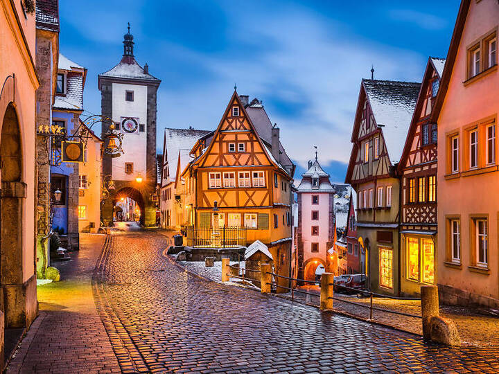 Altstadt l&agrave; tr&aacute;i tim lịch sử của Munich