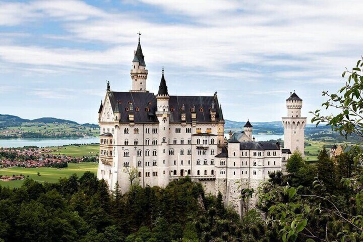 L&acirc;u đ&agrave;i Neuschwanstein - Cuộc phi&ecirc;u lưu từ Munich đến thi&ecirc;n đường cổ t&iacute;ch