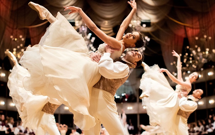 Cần mua vé để có thể tham quan Nhà hát Opera Quốc gia Vienna