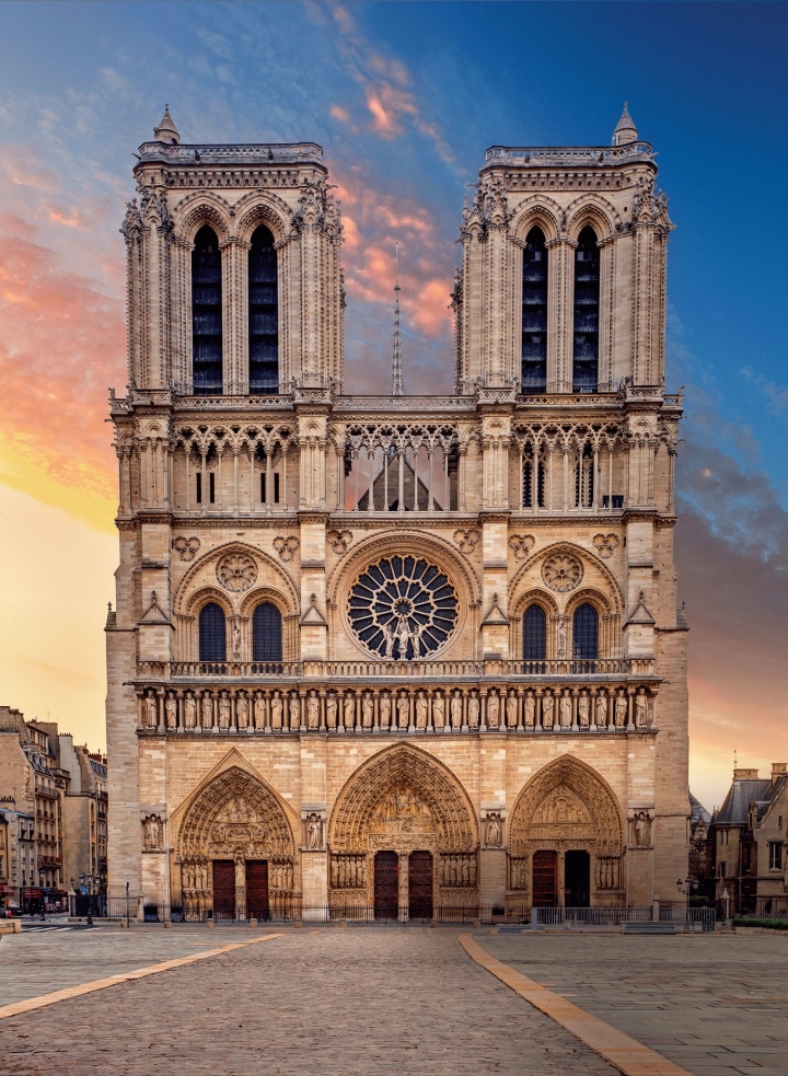 Notre-Dame de Paris nổi tiếng với kiến tr&uacute;c Gothic
