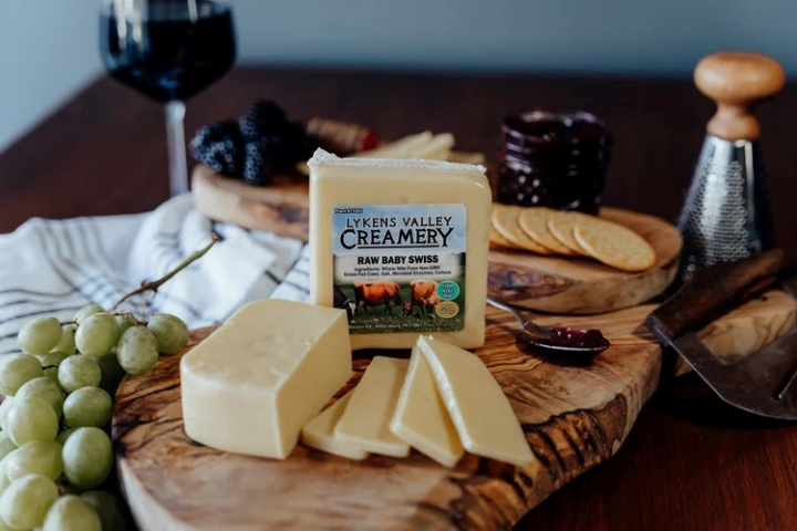 C&ograve;n g&igrave; tuyệt vời hơn khi mở hộp qu&agrave; v&agrave; kh&aacute;m ph&aacute; b&ecirc;n trong bữa trưa ho&agrave;n chỉnh với sự h&ograve;a quyện của ph&ocirc; mai ngon?