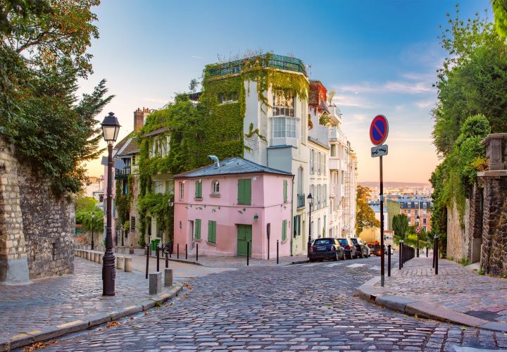 Đồi Montmartre bức tranh Quatangf168 Thể Thao, Bóng Đá, Casino, Nổ Hũ, Xổ Số thơ mộng tại Thành phố Paris