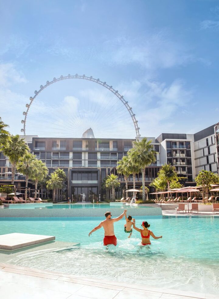 Caesars Palace nổi bật b&ecirc;n bờ vịnh Dubai