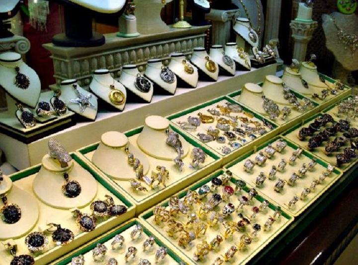 Vi&ecirc;n đ&aacute; may mắn