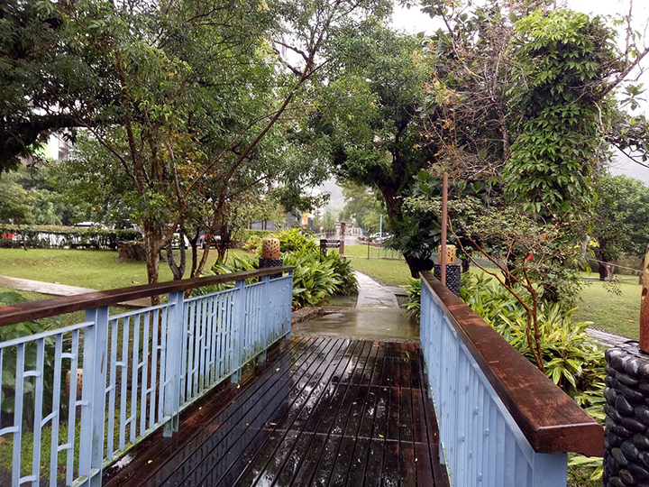 Thi&ecirc;n đường suối nước n&oacute;ng