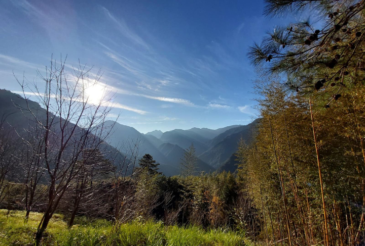 Leo n&uacute;i tại Smangus để chi&ecirc;m ngưỡng quang cảnh Đ&agrave;i Loan