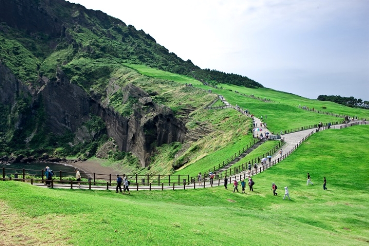 Đường leo bộ chinh phục đỉnh n&uacute;i mặt trời mọc