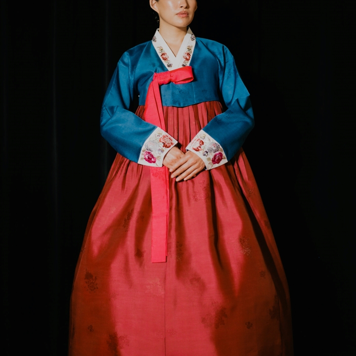  Hanbok với chất liệu satin cao cấp