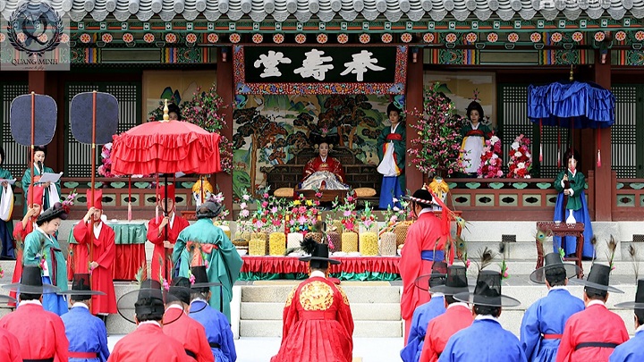 Nghi lễ Ho&agrave;ng tộc được t&aacute;i hiện một c&aacute;ch ch&acirc;n thực&nbsp;