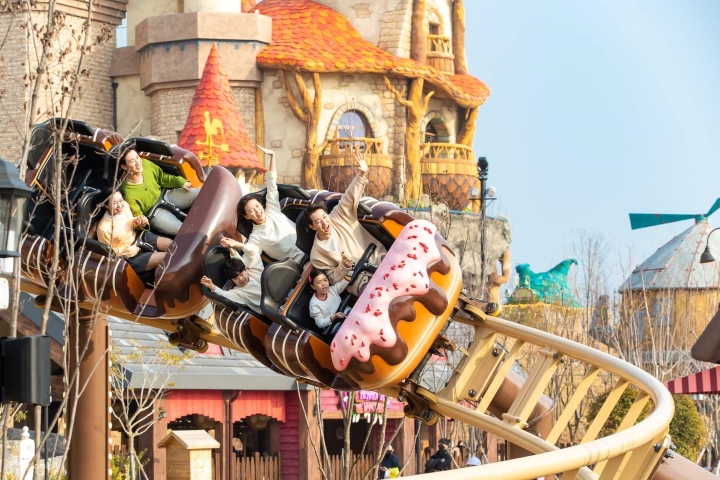 Tàu lượn siêu tốc tại Lotte World Busan