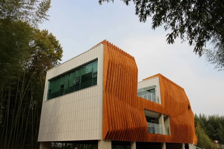 T&ograve;a nh&agrave; trung t&acirc;m tin tức của khu rừng