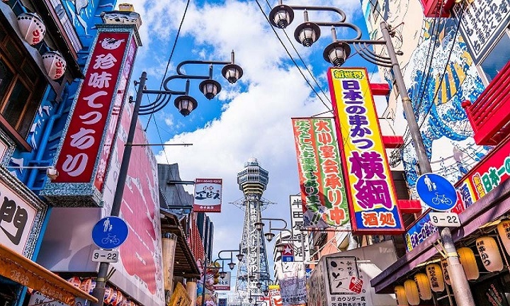 Khu chợ c&oacute; rất nhiều gian h&agrave;ng được b&agrave;y b&aacute;n&nbsp;