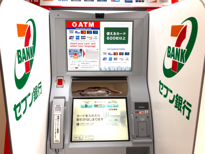 C&acirc;y ATM tại cửa h&agrave;ng tiện lợi
