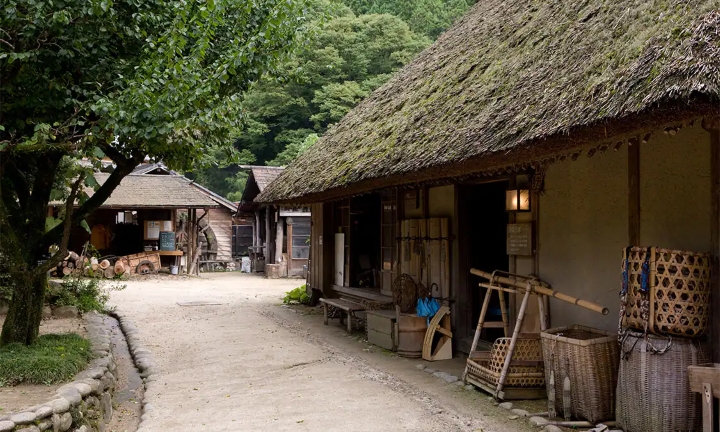 T&ograve;a nh&agrave; Sanshu Asuke Yashiki