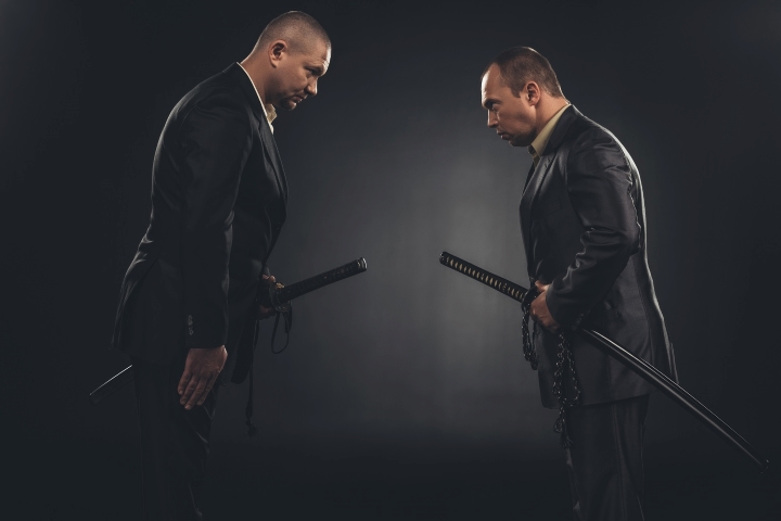 Cách cúi chào với ánh mắt tiếp xúc với đối thủ trong võ thuật