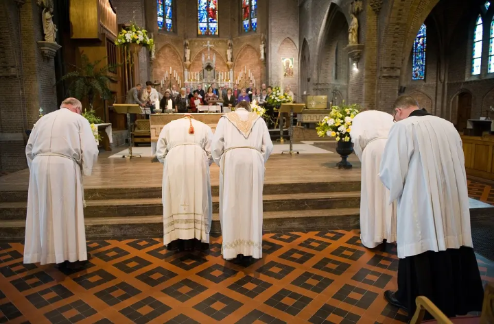 Truyền thống cúi chào trong Cơ đốc giáo