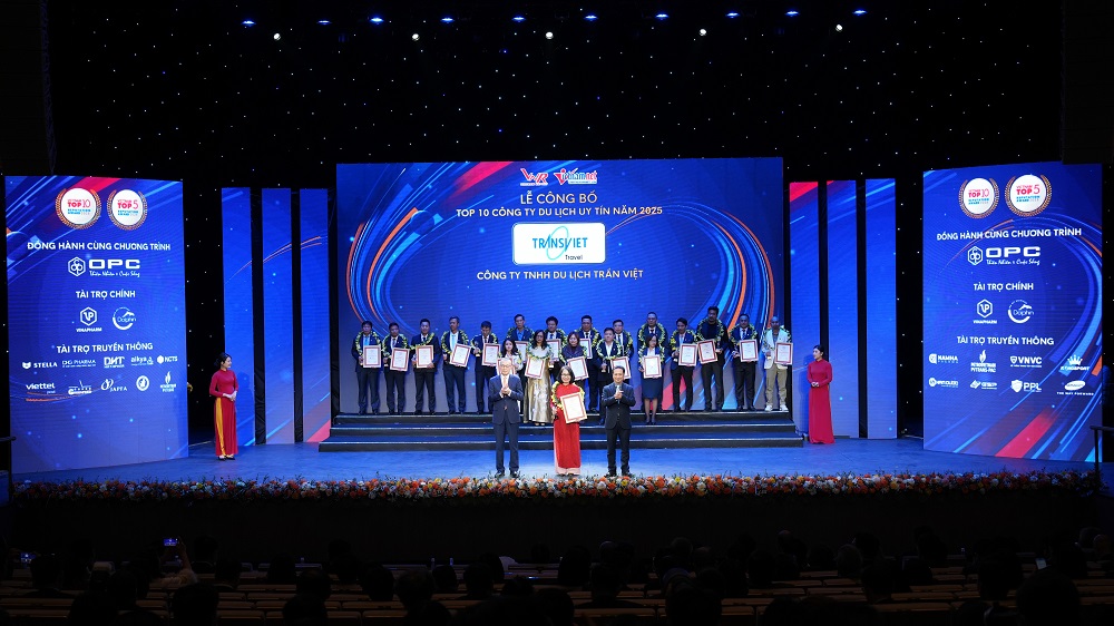 Khoảnh khắc đầy tự h&agrave;o - F168nhacai đ&oacute;n nhận danh hiệu Top 10 Cách tải app F168 Uy t&iacute;n 2025 tại H&agrave; Nội