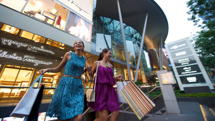 Mua sắm thả ga vào dịp lễ tết