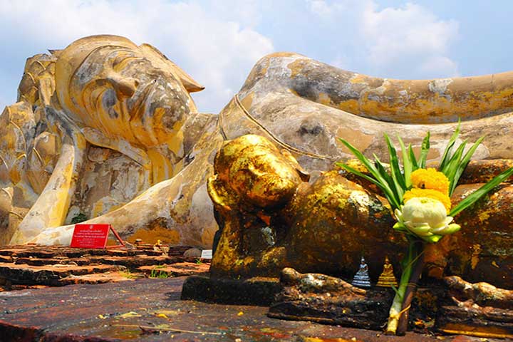  Tượng Phật nằm tại ch&ugrave;a Lokayasutharam