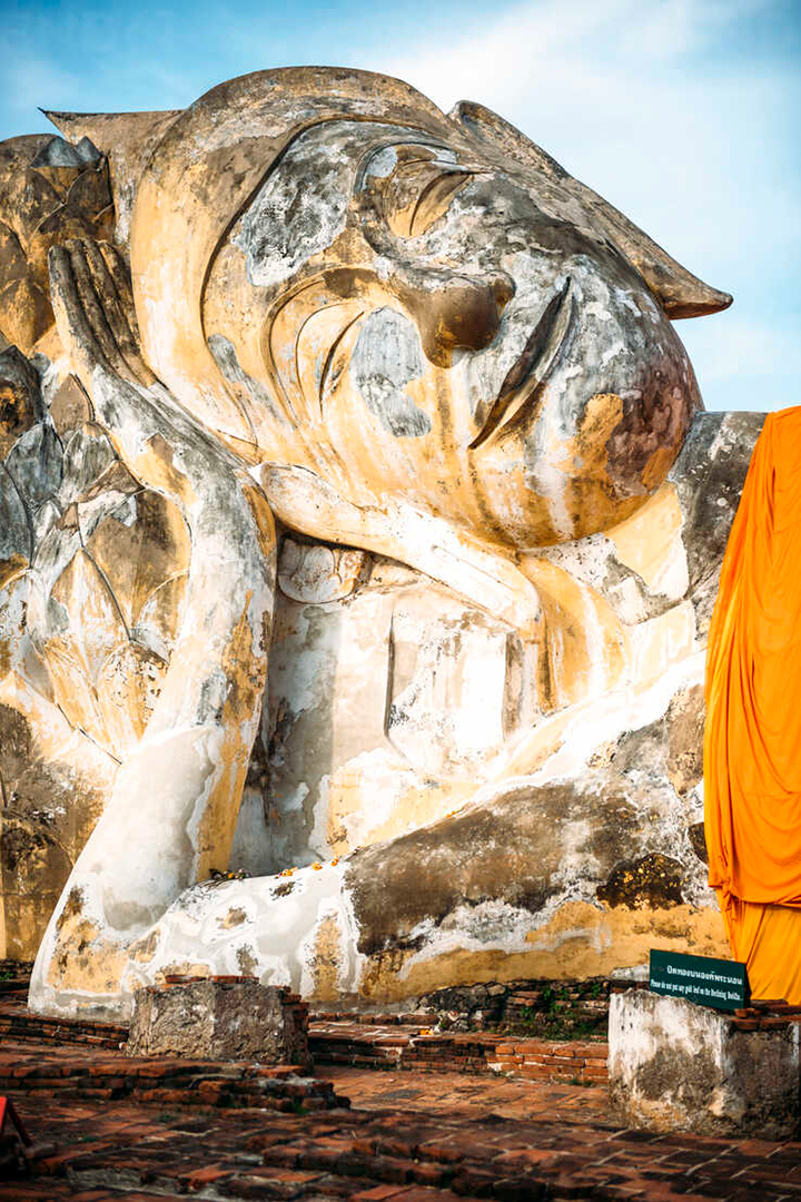 Cận cảnh vẻ đẹp của tượng Phật nằm