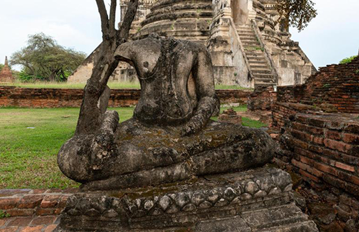 Một t&agrave;n t&iacute;ch c&ograve;n s&oacute;t lại trong khu&ocirc;n vi&ecirc;n ch&ugrave;a