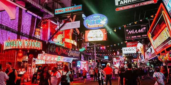 Vui chơi tại con phố Pattaya nhộn nhịp