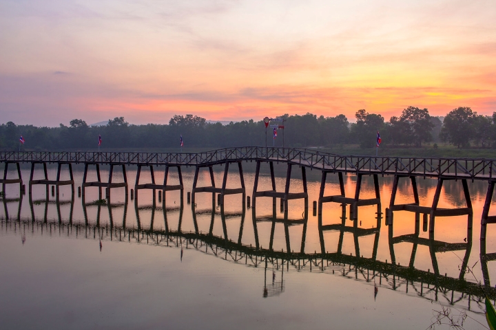 Cầu gỗ độc đ&aacute;o để bảo tồn đất liền