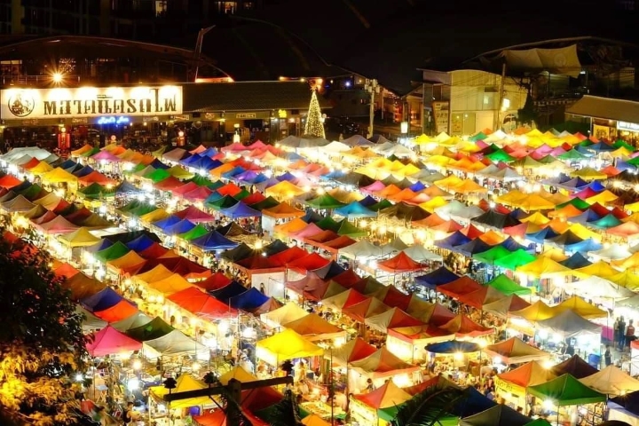 Chợ đ&ecirc;m Jodd Fairs ng&agrave;y trước