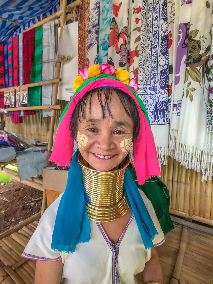 Người Karen tin rằng, những chiếc v&ograve;ng cổ cỏ thể bảo vệ họ&nbsp;