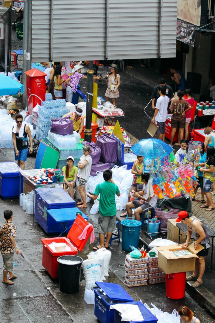 Lễ hội diễn ra s&ocirc;i nổi khắp mọi nơi tại Th&aacute;i Lan