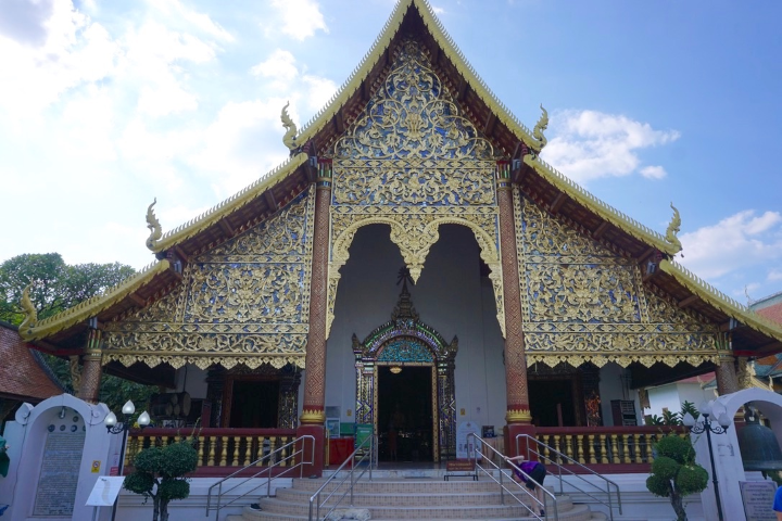 Mặt trước Viharn lớn