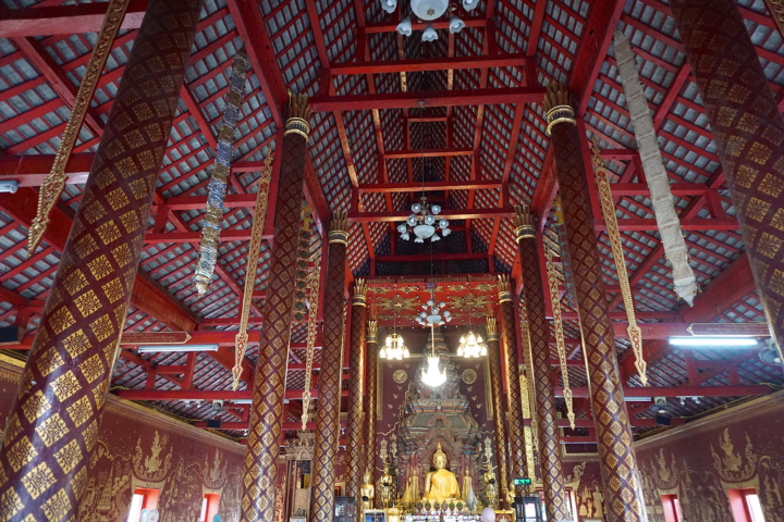 Khu vực b&ecirc;n trong Viharn lớn