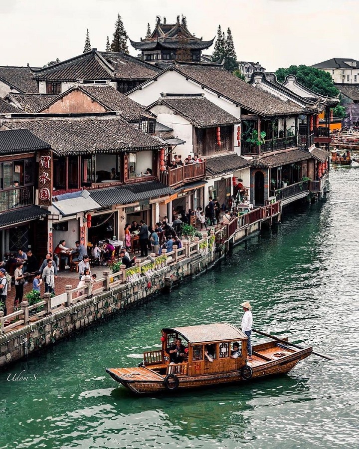 Trải nghiệm đi thuyền trên sông ngắm cảnh tịa cổ trấn