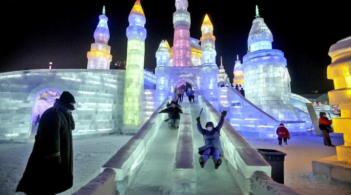 Trượt băng giải tr&iacute; tại lễ hội