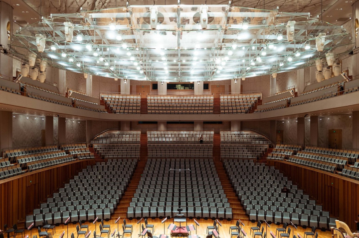  Nh&agrave; h&aacute;t c&oacute; 3 th&iacute;nh ph&ograve;ng với tổng cộng 6.500 chỗ ngồi