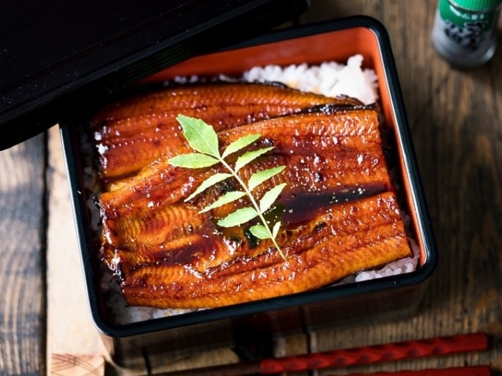 Unagi don l&agrave; m&oacute;n ăn phổ biến trong thực đơn của người Nhật v&agrave;o th&aacute;ng 6