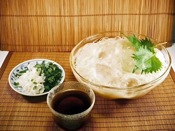 Somen l&agrave; m&oacute;n m&igrave; lạnh truyền thống tại Quatangf168 tải ứng dụng