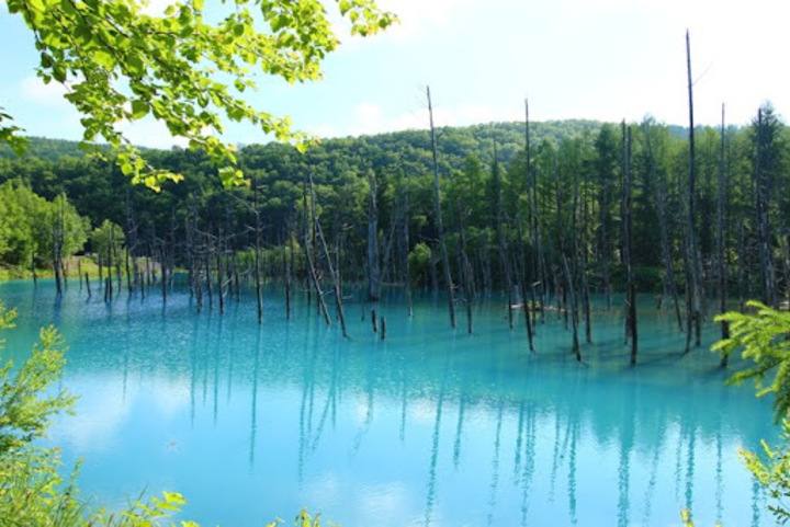 Hồ Xanh Biei được v&iacute; như chiếc gương trời của Thượng Đế