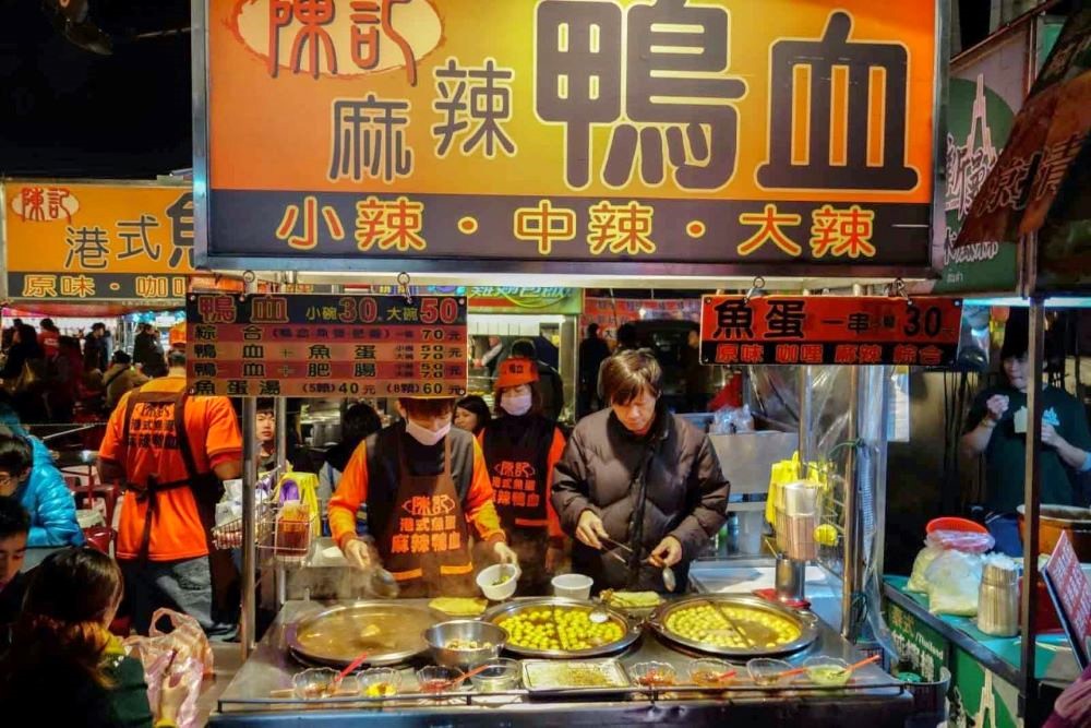 Một g&oacute;c F1686.vip với hơn 4.000 trò chơi đa dạng tại chợ đ&ecirc;m Huayuan