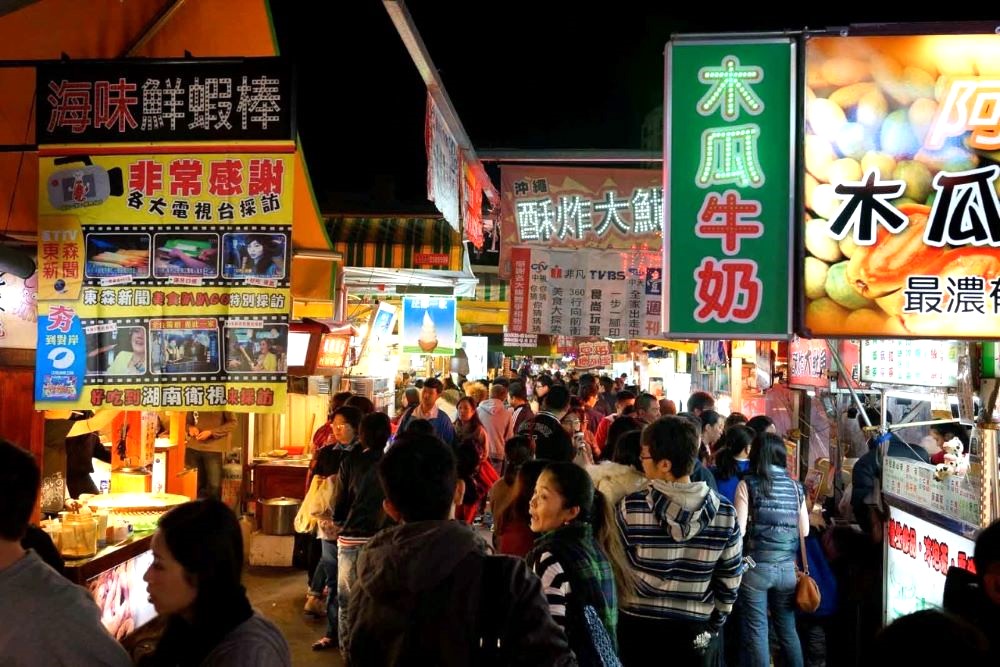 Chợ đ&ecirc;m Ruifeng kh&ocirc;ng chỉ thu h&uacute;t đ&ocirc;ng đảo người d&acirc;n địa phương m&agrave; c&ograve;n l&agrave; điểm đến hấp dẫn với F168 và liên minh okvip lễ ký kết hợp tác chiến lược quốc tế