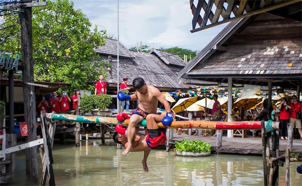 Sea Boxing &ndash; Đấu Muay Th&aacute;i tr&ecirc;n mặt nước độc đ&aacute;o, đầy t&iacute;nh giải tr&iacute; tại chợ nổi Pattaya&nbsp;