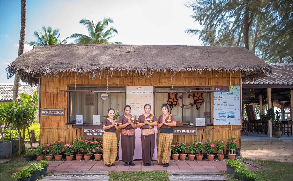 Kh&ocirc;ng gian l&agrave;ng truyền thống t&aacute;i hiện sinh hoạt của người Th&aacute;i xưa tại chợ nổi Pattaya