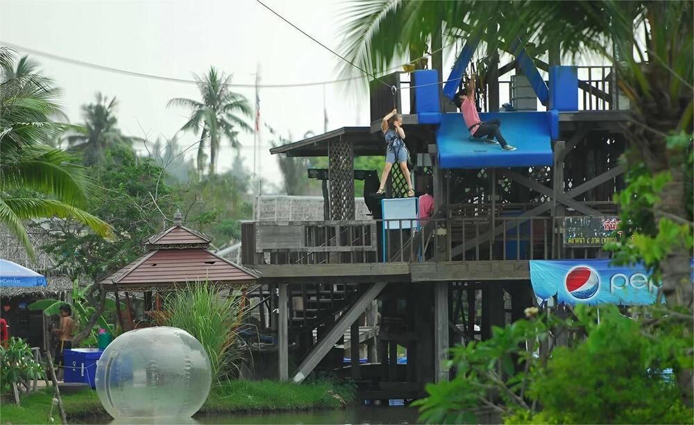 Zipline giữa l&ograve;ng chợ nổi &ndash; vừa mạo hiểm, vừa m&atilde;n nh&atilde;n với view s&ocirc;ng nước Pattaya